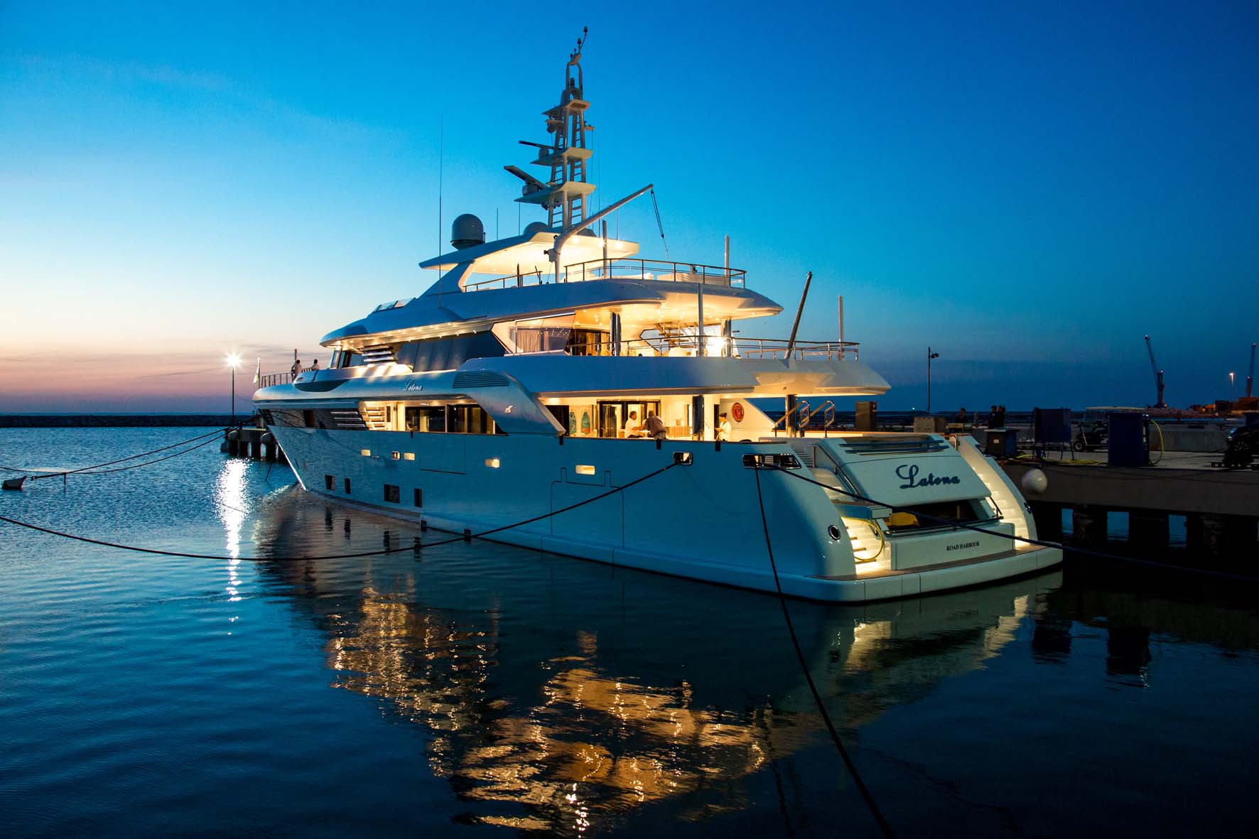 mega yacht de luxe a vendre