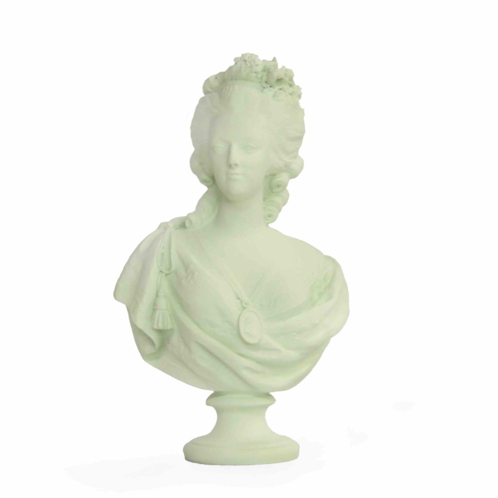 Cornette de Saint Cyr : Buste de Marie-Antoinette en marbre blanc. France, 19e siècle