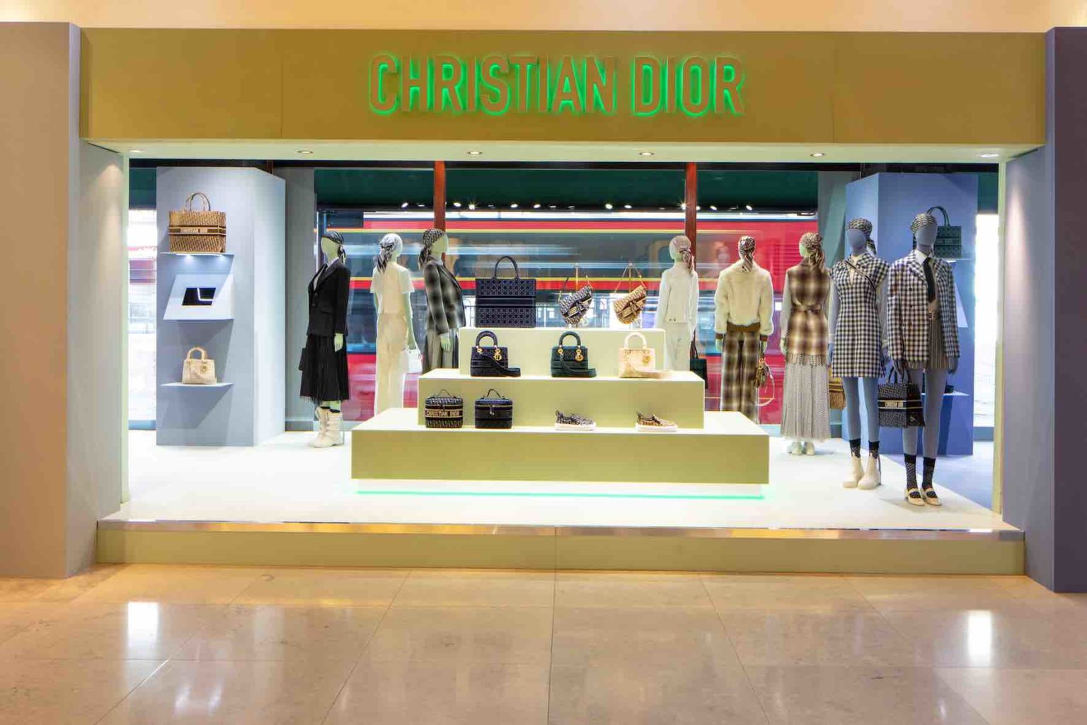 Dior ouvre un popup store chez Harrods à Londres VieDeLuxe.fr