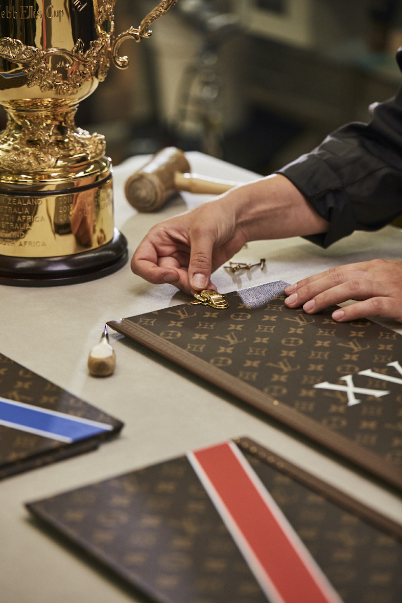 Louis Vuitton crée la Malle Officielle du Trophée de la Coupe du Monde de  Rugby France 2023 ｜ Coupe du Monde de Rugby 2023