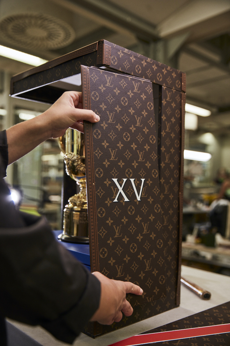 Louis Vuitton crée la Malle Officielle du Trophée de la Coupe du Monde de  Rugby France 2023 ｜ Coupe du Monde de Rugby 2023