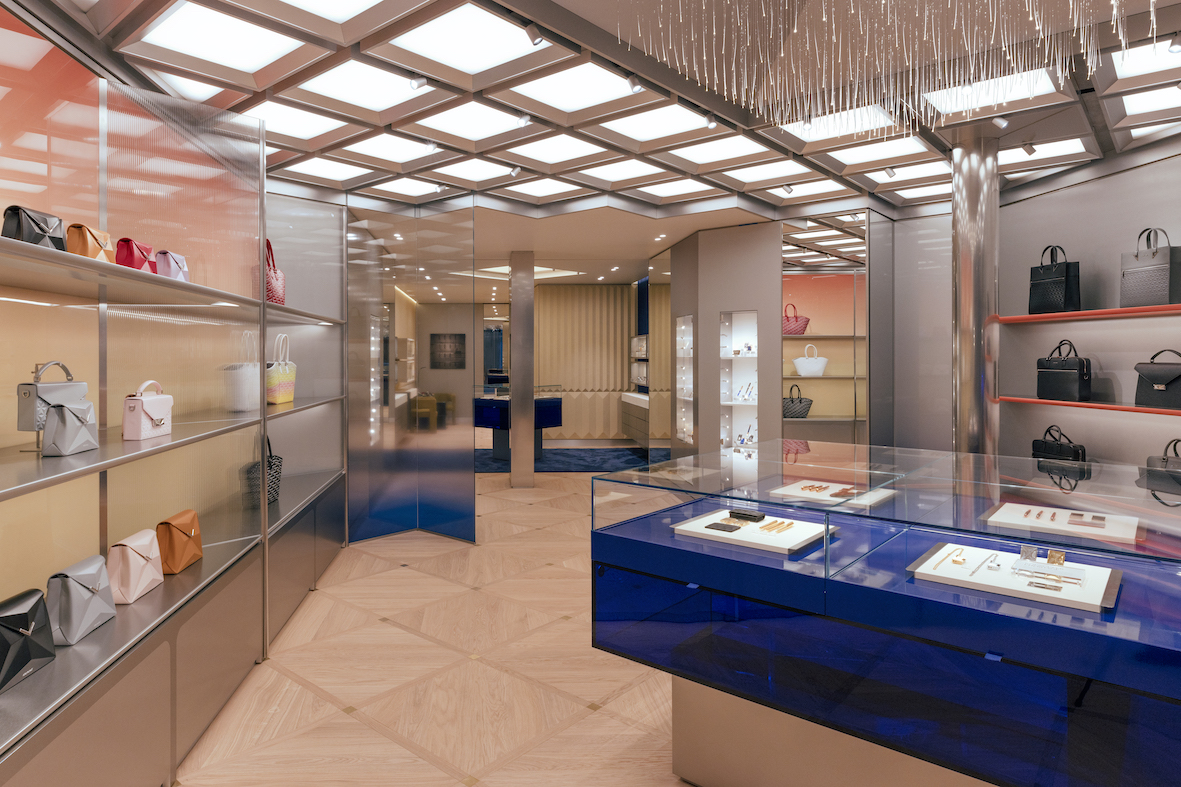 S.T. Dupont adopte les paiements en cryptomonnaie dans ses boutiques  parisiennes - VieDeLuxe.fr